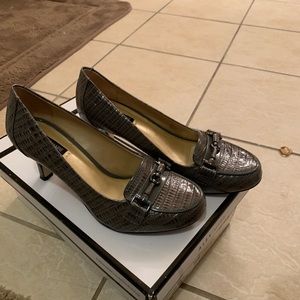 Alex Marie Gray Pumps